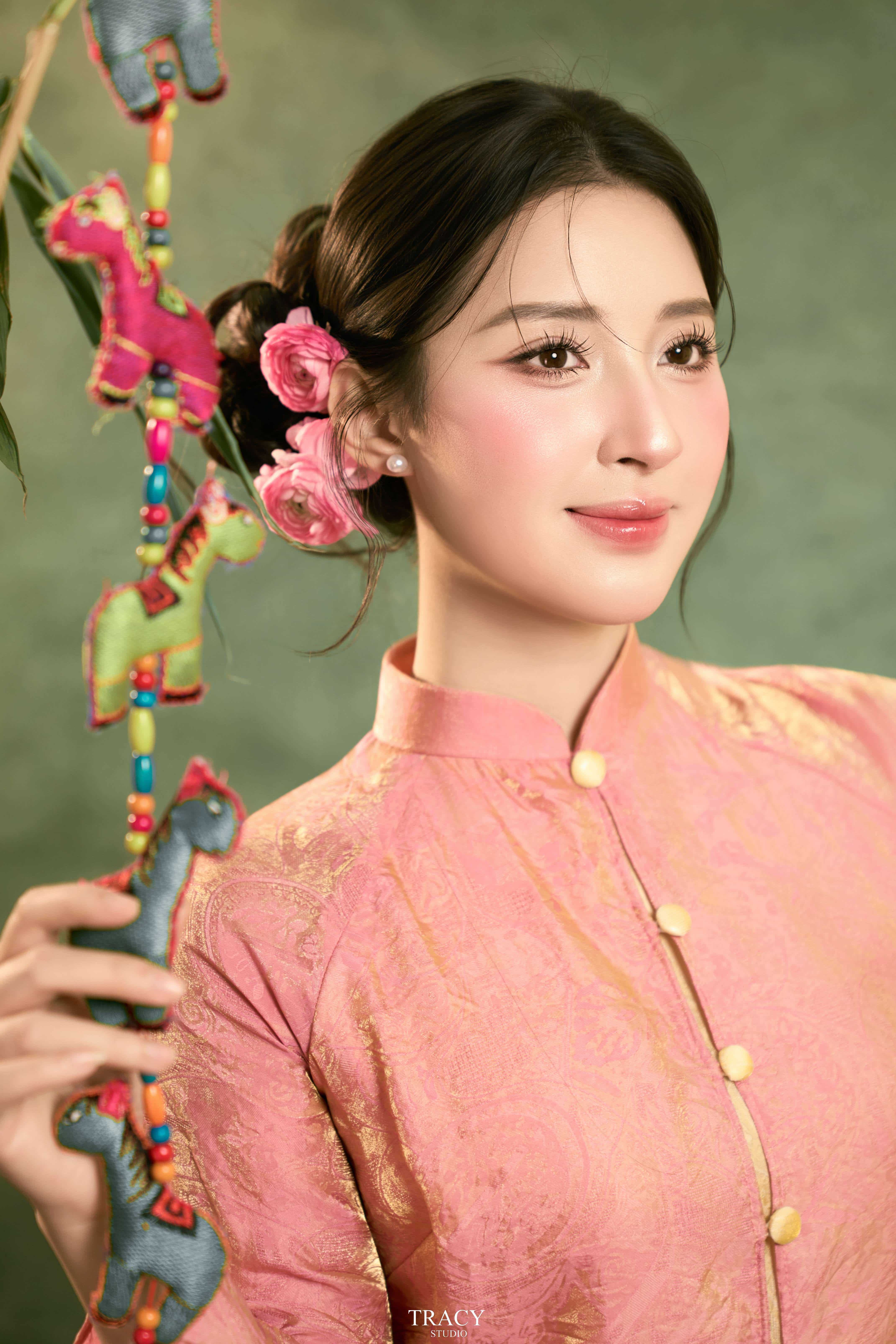 frontend/img/gallery/tinh-khoi-ao-dai-viet/tracy-studio-chup-concept-tet-diep-hong (5).jpg